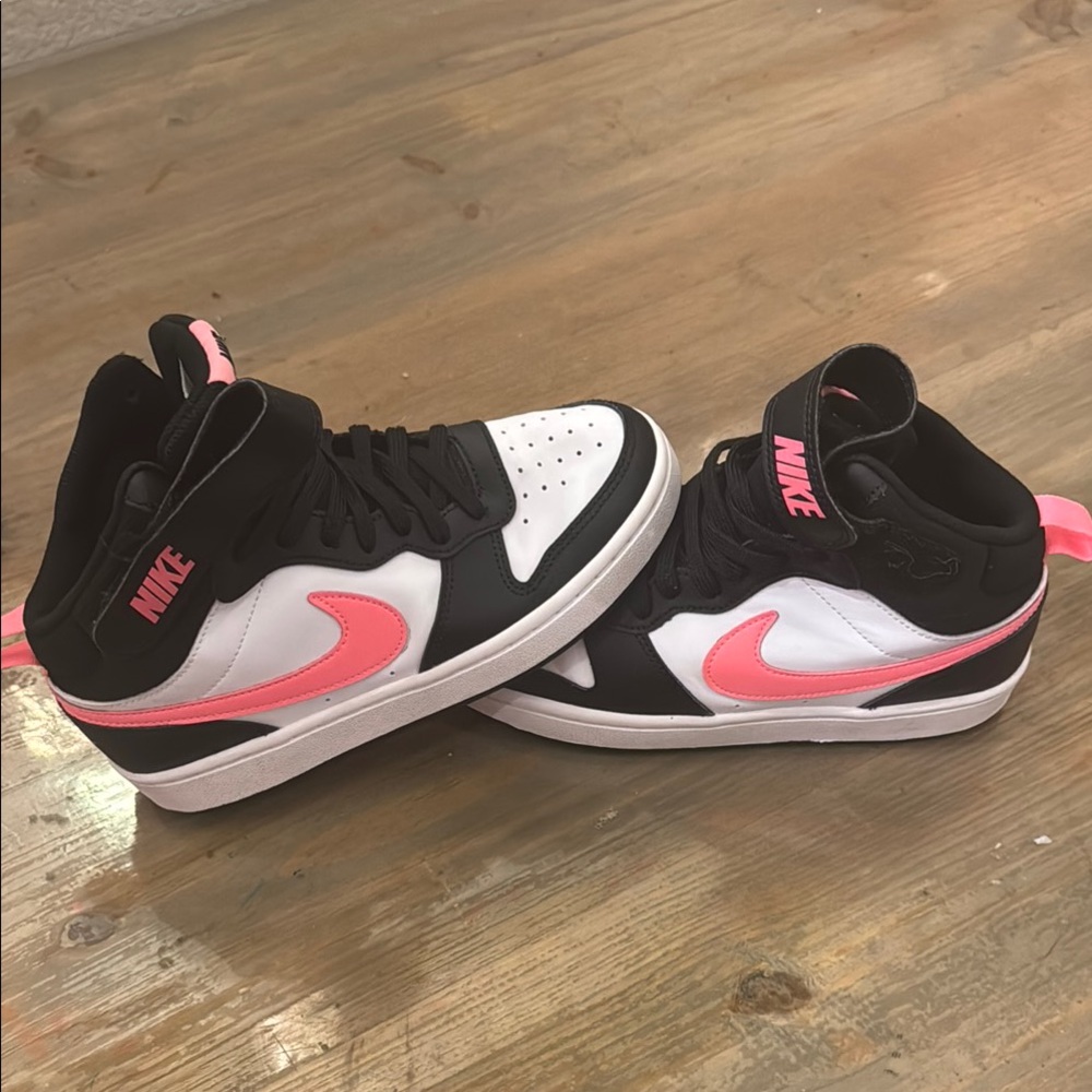 KIDS' NIKE BIG KID COURT BOROUGH MID 2 SNEAKERS  Size 5